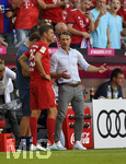 31.08.2019, Fussball 1. Bundesliga 2019/2020, 3.Spieltag, FC Bayern Mnchen - 1.FSV Mainz 05, in der Allianzarena Mnchen. Trainer Niko Kovac (FC Bayern Mnchen) wechselt Thomas Mller (FC Bayern Mnchen) ein.

