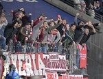 02.11.2019, Fussball 1. Bundesliga 2019/2020, 10.Spieltag, Eintracht Frankfurt - FC Bayern Mnchen, in der Commerzbank-Arena Frankfurt. Enttuschte Fans wtend nach dem Spiel auf ihre Mannschaft.



