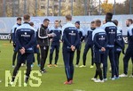 12.11.2019, Fussball 3. Bundesliga 2019/2020, Training TSV 1860 Mnchen an der Grnwalderstrasse, 1.Training vom neuen Trainer Michael Kllner (TSV 1860 Mnchen) hier bei der Ansprache vor der Mannschaft.

