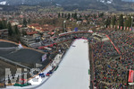 28.12.2019, Skispringen Vierschanzentournee Oberstdorf Training an der Schattenbergschanze,    Zuschauerrnge und Oberstdorf sind nicht verschneit.