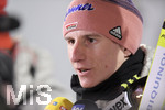 28.12.2019, Skispringen Vierschanzentournee Oberstdorf Training an der Schattenbergschanze, Karl Geiger (GER) nach dem Springen beim TV-Interview.