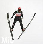28.12.2019, Skispringen Vierschanzentournee Oberstdorf Training an der Schattenbergschanze, Constantin Schmid (GER) in der Luft.