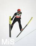 28.12.2019, Skispringen Vierschanzentournee Oberstdorf Training an der Schattenbergschanze, Richard Freitag (GER) in der Luft.