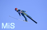 01.01.2020, Skispringen Vierschanzentournee, Neujahrsspringen in Garmisch Partenkirchen auf der groen Olympiaschanze, Philipp Aschenwald (GER) in der Luft beim Vorspringen.