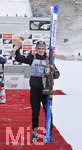 01.01.2020, Skispringen Vierschanzentournee, Neujahrsspringen in Garmisch Partenkirchen auf der groen Olympiaschanze, Marius Lindvik (1.Platz, NOR) mit dem Siegerpokal.