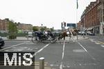 09.09.2023, Dublin, Hauptstadt Irlands, Offene Pferdekutsche fhrt Touristen durch die Stadt.