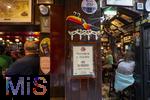 08.09.2023, Dublin, Hauptstadt Irlands, In der legendren The Temple Bar in der Altstadt, Stadtteil Temple Bar, ist reger Besuch bei Live-Musik und Barbetrieb.