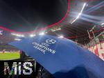 17.04.2024,  Fussball UEFA Championsleague 2023/2024: Viertelfinale,  FC Bayern Mnchen - FC Arsenal London, in der Allianz-Arena Mnchen. Regenschirm mit dem Champions-League Logo am Spielfeldrand.
