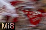 27.04.2024, Fussball 1. Bundesliga 2023/2024, 31.Spieltag, FC Bayern Mnchen - Eintracht Frankfurt, in der Allianz-Arena Mnchen.  Bayernfans schwenken ihre Flaggen 

