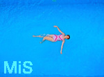 26.06.2020, Trend in der Corona-Pandemie: Der eigene Swimmingpool im Garten sorgt im Sommer fr Erfrischung wenn die Freibder geschlossen haben. Luftaufnahme eines Gartenpools im Unterallgu. Teenager schwimmt im Wasser. (Modelreleased)   