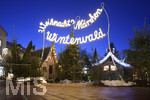 04.12.2020, Fussgngerzone Bad Wrishofen in Bayern, Der Weihnachts-Winterwald am Denkmalplatz. Kleine Weihnachtsfreude fr Kinder und Erwachsene.