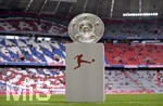 08.05.2022, Fussball 1. Bundesliga 2021/2022, 33. Spieltag, FC Bayern Mnchen - VfB Stuttgart, in der Allianz-Arena Mnchen. Die Meisterschale steht auf einem Podest,


