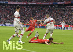 08.05.2022, Fussball 1. Bundesliga 2021/2022, 33. Spieltag, FC Bayern Mnchen - VfB Stuttgart, in der Allianz-Arena Mnchen. Robert Lewandowski (FC Bayern Mnchen) zieht ab,


