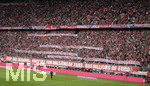 08.05.2022, Fussball 1. Bundesliga 2021/2022, 33. Spieltag, FC Bayern Mnchen - VfB Stuttgart, in der Allianz-Arena Mnchen.  Bayernfans mit Protest gegen die Geldpolitik im internationalen Fussball. 


