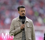08.05.2022, Fussball 1. Bundesliga 2021/2022, 33. Spieltag, FC Bayern Mnchen - VfB Stuttgart, in der Allianz-Arena Mnchen. DAZN-Experte am Spielfeldrand Sandro Wagner


