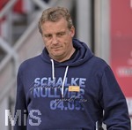 15.05.2022, Fussball 2. Bundesliga 2021/2022, 34. Spieltag, 1.FC Nrnberg - FC Schalke 04, im Max-Morlock-Stadion Nrnberg, Michael Bskens (Schalke 04) nachdenklich. 


