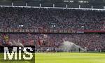 27.05.2023, Fussball 1. Bundesliga 2022/2023, 34.Spieltag, 1.FC Kln - FC Bayern Mnchen, Rhein-Energie-Stadion Kln, Die Rasenbewsserungsanlage springt pltzlich whrend des SPieles an.


