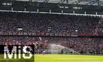 27.05.2023, Fussball 1. Bundesliga 2022/2023, 34.Spieltag, 1.FC Kln - FC Bayern Mnchen, Rhein-Energie-Stadion Kln, Die Rasenbewsserungsanlage springt pltzlich whrend des SPieles an.


