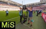 27.05.2023, Fussball 1. Bundesliga 2022/2023, 34.Spieltag, 1.FC Kln - FC Bayern Mnchen, Rhein-Energie-Stadion Kln, Ein Kamerateam baut die Spidercam auf, die schwebende Kamera die an vier Seilen ber den Platz fliegt.


