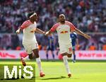 27.05.2023, Fussball 1. Bundesliga 2022/2023, 34. Spieltag, RB Leipzig - FC Schalke 04, in der Red Bull Arena Leipzig. Jubel (L-R) Mohamed Simakan (RB Leipzig) und Torschtze Christopher Nkunku (RB Leipzig) zum Tor zum 2:0


