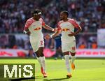 27.05.2023, Fussball 1. Bundesliga 2022/2023, 34. Spieltag, RB Leipzig - FC Schalke 04, in der Red Bull Arena Leipzig. Jubel (L-R) Mohamed Simakan (RB Leipzig) und Torschtze Christopher Nkunku (RB Leipzig) zum Tor zum 2:0


