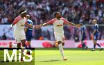 27.05.2023, Fussball 1. Bundesliga 2022/2023, 34. Spieltag, RB Leipzig - FC Schalke 04, in der Red Bull Arena Leipzig. Jubel (L-R) Mohamed Simakan (RB Leipzig) und Torschtze Christopher Nkunku (RB Leipzig) zum Tor zum 2:0


