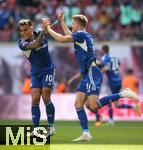 27.05.2023, Fussball 1. Bundesliga 2022/2023, 34. Spieltag, RB Leipzig - FC Schalke 04, in der Red Bull Arena Leipzig. Jubel (L-R) Rodrigo Zalazar (Schalke 04) und Torschtze Marius Blter (Schalke 04) zum Tor zum 2:2


