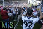 28.05.2023, Fussball 2. Bundesliga 2022/2023, 34.Spieltag, SV Sandhausen - Hamburger SV, im Stadion am Hardtwald Sandhausen. Verfrhter Jubel und  Platzsturm bei den HSV Fans, 


