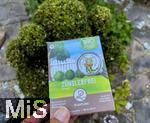 08.06.2023, Garten in Mindelheim, Buchsbaumznsler-Gegenmittel von der Firma PLANTURA geht der Raupe mit biologischer Grundlage an den Kragen.
