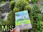 08.06.2023, Garten in Mindelheim, Buchsbaumznsler-Gegenmittel von der Firma PLANTURA geht der Raupe mit biologischer Grundlage an den Kragen.
