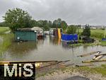 01.06.2024, Bad Wrishofen im Unterallgu, Hochwasser nach andauernden Regenfllen, bei Kirchdorf ist eine Kleingartenanlage komplett berschwemmt. 
