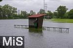 01.06.2024, Bad Wrishofen im Unterallgu, Hochwasser nach andauernden Regenfllen, der Wrthbach hat die den Sportplatz von Kirchdorf berschwemmt.  
