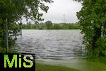 01.06.2024, Bad Wrishofen im Unterallgu, Hochwasser nach andauernden Regenfllen, der Wrthbach hat die den Sportplatz von Kirchdorf berschwemmt.   