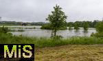 01.06.2024, Bad Wrishofen im Unterallgu, Hochwasser nach andauernden Regenfllen, der Wrthbach hat die Wiesen vor der Autobahn A96 zum Skylinepark bei Kirchdorf berschwemmt.  