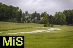 01.06.2024, Bad Wrishofen im Unterallgu, Hochwasser nach andauernden Regenfllen, Der Wrthbach ist aus seinem Bett getreten und fliesst auf die Stadt zu, hier im Sden.