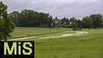01.06.2024, Bad Wrishofen im Unterallgu, Hochwasser nach andauernden Regenfllen, Der Wrthbach ist aus seinem Bett getreten und fliesst auf die Stadt zu, hier im Sden.