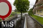 01.06.2024, Bad Wrishofen im Unterallgu, Hochwasser nach andauernden Regenfllen, der Wrthbach ist gefhrlich hoch an der Siedlung im Sden der Stadt.
