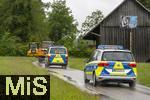 01.06.2024, Bad Wrishofen im Unterallgu, Hochwasser nach andauernden Regenfllen, Behrden kmmern sich mit Fachleuten am Waldsee im Sden um die Sicherheit des Staudammes.