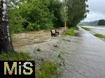 01.06.2024, Mindelheim im Unterallgu, Hochwasser nach andauernden Regenfllen, die Mindel berschwemmt hier die Felder im Norden der Stadt.