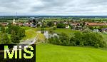 02.06.2024, Kirchheim bei Bad Wrishofen im Unterallgu, Nach dem Hochwasser nach andauernden Regenfllen ist das Wasser ber Nacht zgig abgelaufen. Hier in dem berlaufbecken fr eine Jahrhunderflut vor dem Dorf steht nur noch wenig Stauwasser, Tags zuvor ist der Damm ungeplant bergelaufen und hat den Kirchdorfern teils katastrophale Wasserschden beschert. Luftbild mit Drohne