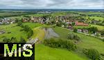 02.06.2024, Kirchheim bei Bad Wrishofen im Unterallgu, Nach dem Hochwasser nach andauernden Regenfllen ist das Wasser ber Nacht zgig abgelaufen. Hier in dem berlaufbecken fr eine Jahrhunderflut vor dem Dorf steht nur noch wenig Stauwasser, Tags zuvor ist der Damm ungeplant bergelaufen und hat den Kirchdorfern teils katastrophale Wasserschden beschert. Luftbild mit Drohne