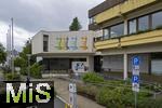 03.06.2024, Das Rathaus in Bad Woerishofen, vorne Ladesaeulen fuer E-Autos.