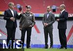 03.06.2024, Fussball Europameisterschaft 2024,  Besuch von Bundeskanzler Olaf Scholz im EM-Stadion Mnchen Fuball Arena. v.l. Vorstandsvorsitzender Jan-Christian Dreesen (FC Bayern Mnchen), x, EM Botschafter Philipp Lahm und Bundeskanzler Olaf Scholz 
