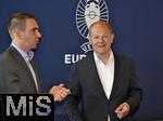 03.06.2024, Fussball Europameisterschaft 2024,  Besuch von Bundeskanzler Olaf Scholz im EM-Stadion Mnchen Fuball Arena. Bundeskanzler Olaf Scholz (Deutschland) mit Philipp Lahm (li, Deutschland)
