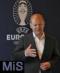 03.06.2024, Fussball Europameisterschaft 2024,  Besuch von Bundeskanzler Olaf Scholz im EM-Stadion Mnchen Fuball Arena. Bundeskanzler Olaf Scholz (Deutschland) gestikuliert
