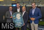 03.06.2024, Fussball Europameisterschaft 2024,  Besuch von Bundeskanzler Olaf Scholz im EM-Stadion Mnchen Fuball Arena.  v.li: Philipp Lahm, Wolf Tiedemann (CEO PreZero International), Bundeskanzler Olaf Scholz, Jens Thiemer (Vorstand der Lidl Stiftung), fr ein sauberes Spiel
