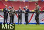 03.06.2024, Fussball Europameisterschaft 2024,  Besuch von Bundeskanzler Olaf Scholz im EM-Stadion Mnchen Fuball Arena.  v.li: Vorstandsvorsitzender Jan-Christian Dreesen (FC Bayern Mnchen), Greenkeeper FC Bayern, Philipp Lahm, Bundeskanzler Olaf Scholz, Greenkeeper Peter Sauer (FC Bayern) bei der Platzbegehung. 
