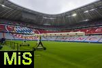 03.06.2024, Fussball Europameisterschaft 2024,  Das EM-Stadion ?Mnchen Fuball Arena?, so heisst die Allianz-Arena Mnchen whrend der EM,  Das Branding ist an den Rngen bereits angebracht, Die Besonnungsanlage steht auf dem Rasen.
 

