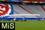 03.06.2024, Fussball Europameisterschaft 2024,  Das EM-Stadion ?Mnchen Fuball Arena?, so heisst die Allianz-Arena Mnchen whrend der EM,  Das Branding ist an den Rngen bereits angebracht, Die Besonnungsanlage steht auf dem Rasen.
 
