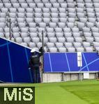 03.06.2024, Fussball Europameisterschaft 2024,  Das EM-Stadion ?Mnchen Fuball Arena?, so heisst die Allianz-Arena Mnchen whrend der EM,  Das Branding ist an den Rngen bereits angebracht, Ein Polizist schaut im Innenraum nach dem Rechten. 
 
